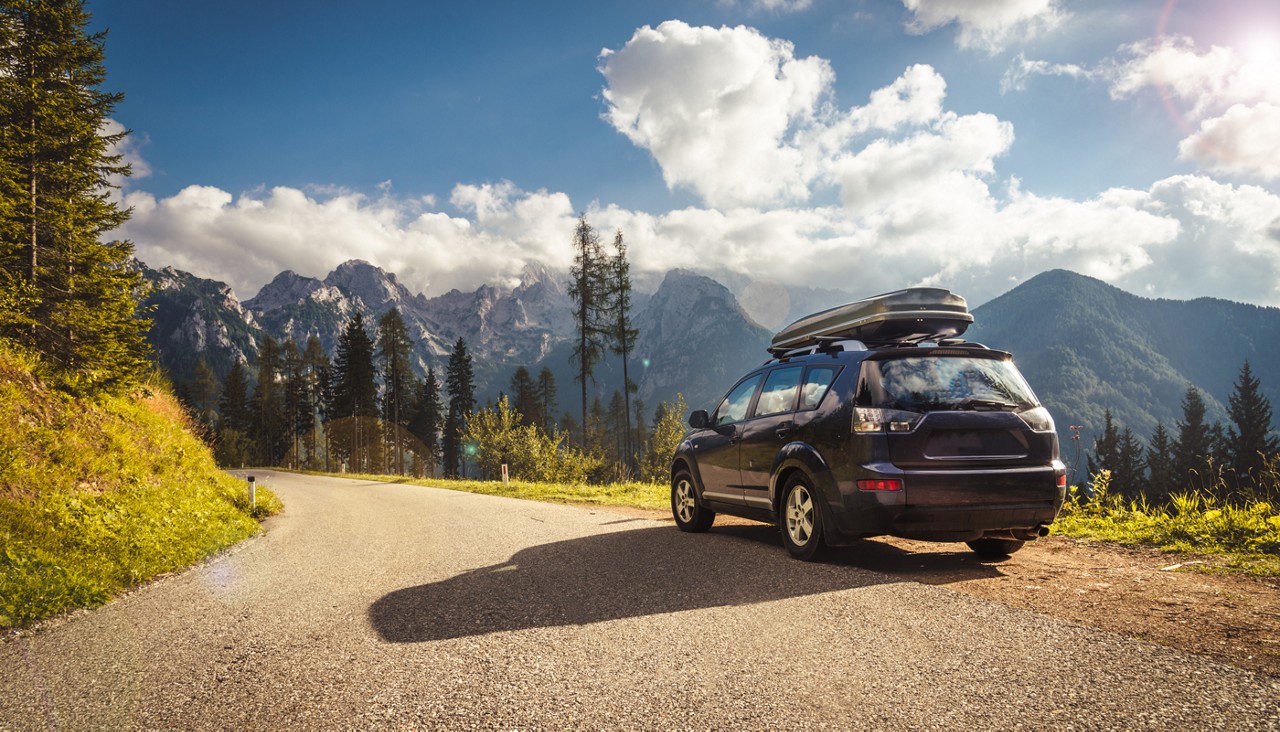 1-RoadTripBudget-AdobeStock_519958037.jpg